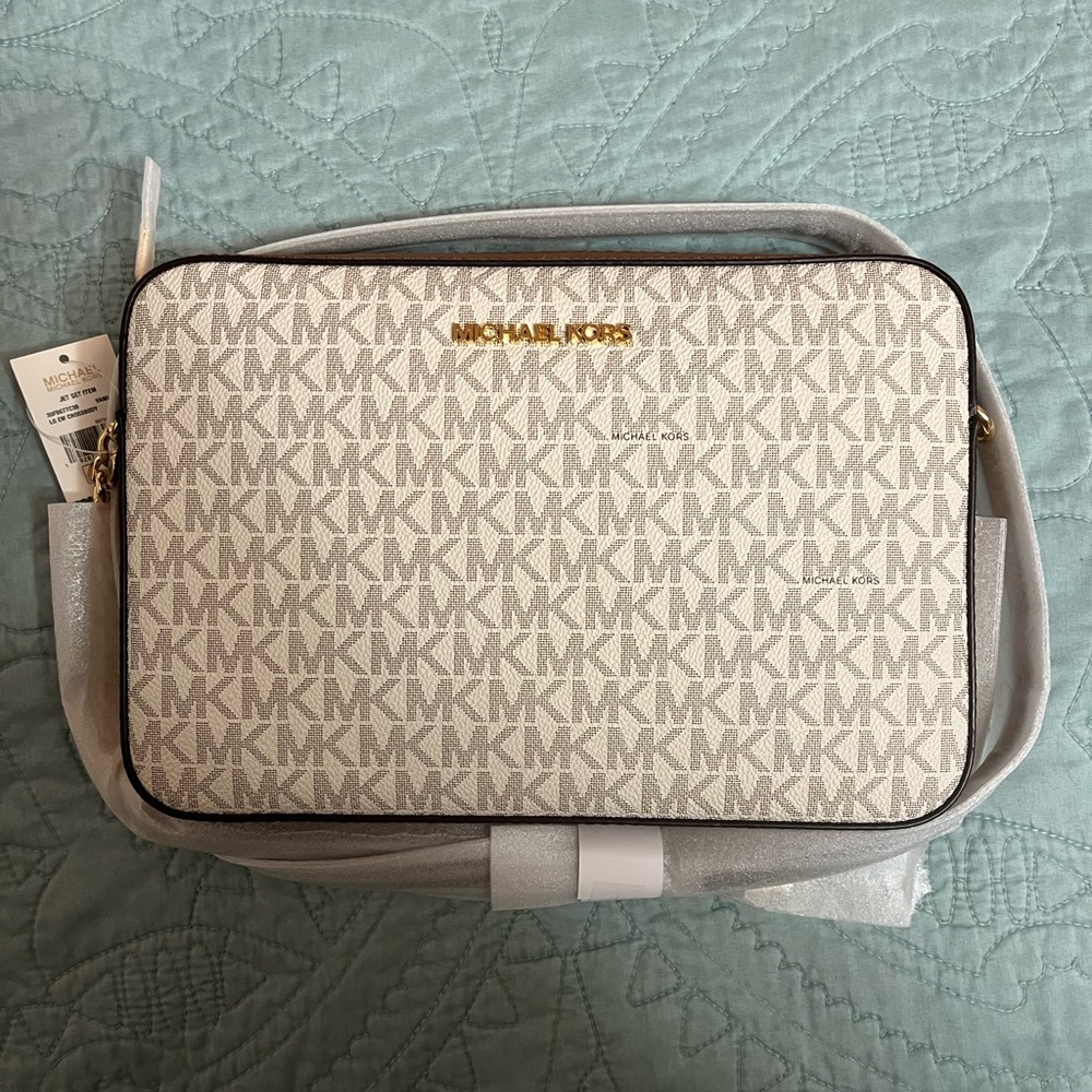 Jet Set Large Logo Crossbody Bag